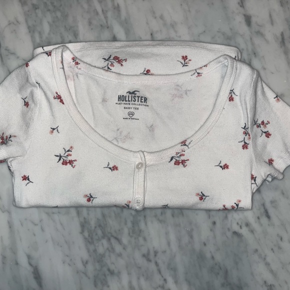 Hollister Baby Tee - Buttoned and Ribbed - Picture 7 of 8